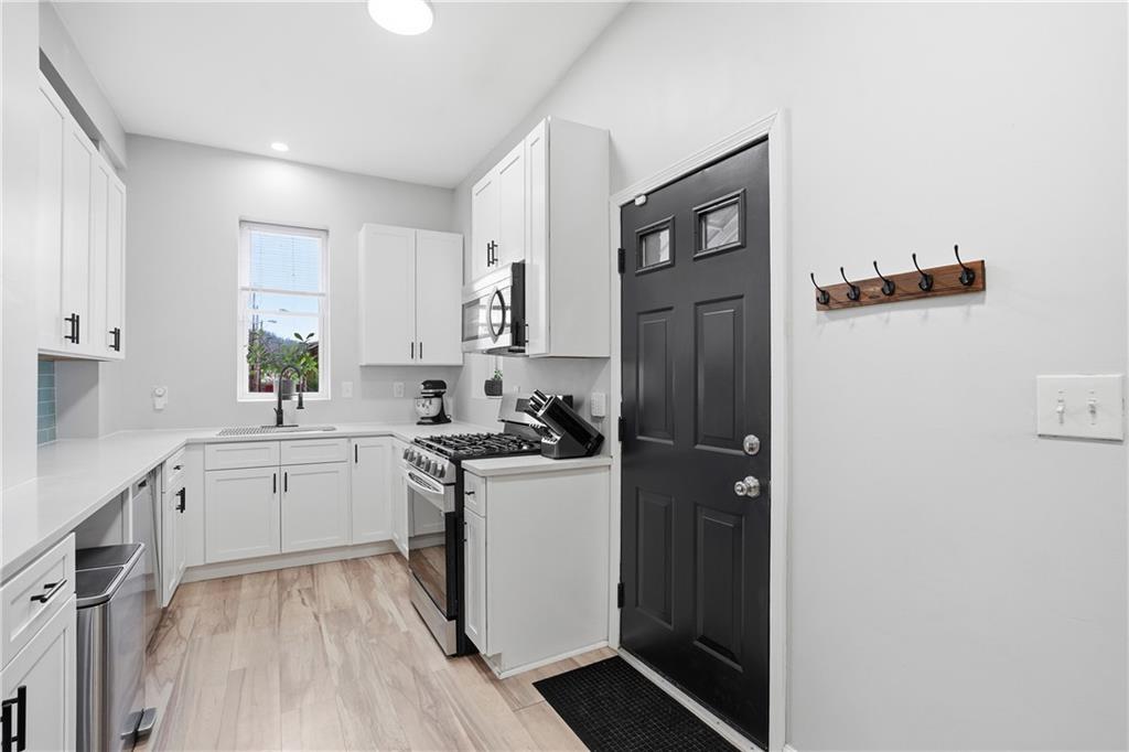 4615 Plummer Street Pittsburgh, PA 15201 - Photo 14 of 39 Just off the kitchen, step outside to a private backyard.