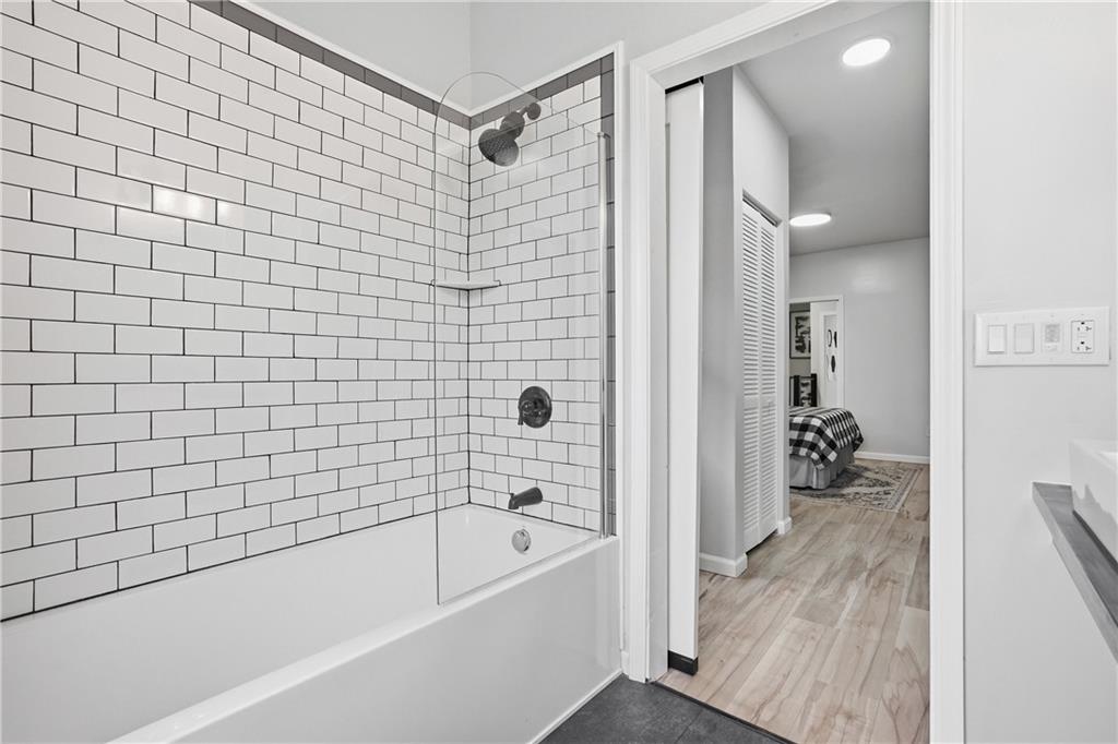 4615 Plummer Street Pittsburgh, PA 15201 - Photo 23 of 39