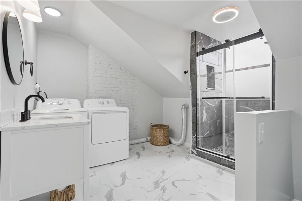 4615 Plummer Street Pittsburgh, PA 15201 - Photo 27 of 39 Second full bathroom on third floor also houses the washer/dryer.