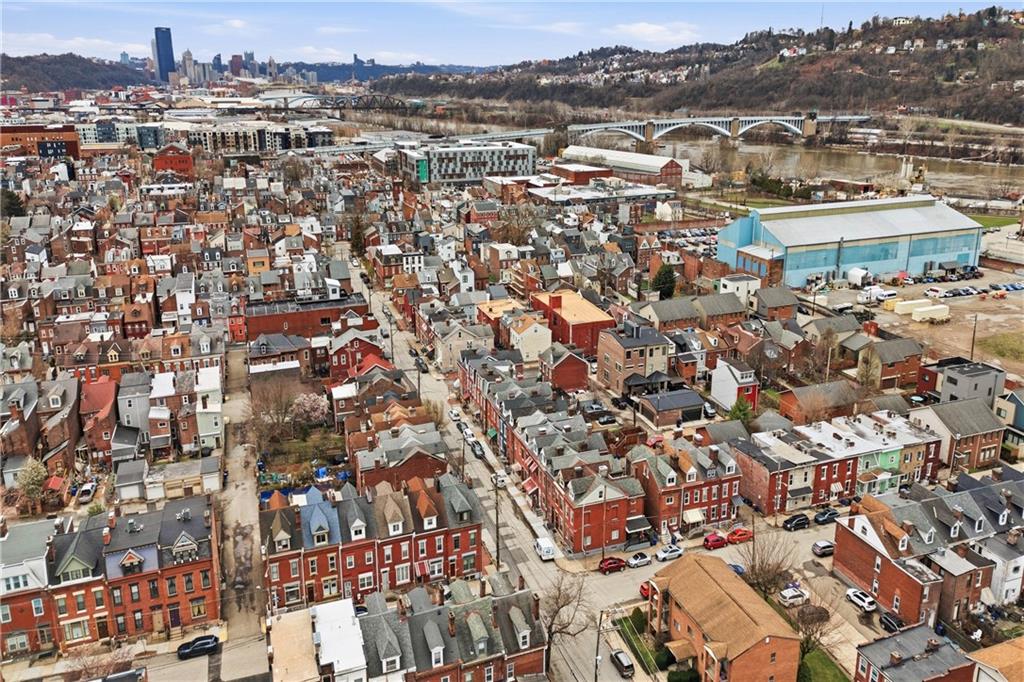 4615 Plummer Street Pittsburgh, PA 15201 - Photo 39 of 39 Minutes from Downtown Pittsburgh and The Strip District.
