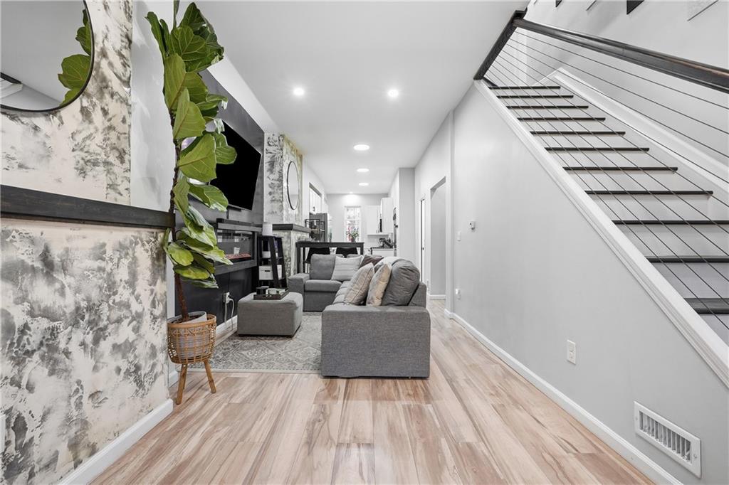 4615 Plummer Street Pittsburgh, PA 15201 - Photo 5 of 39