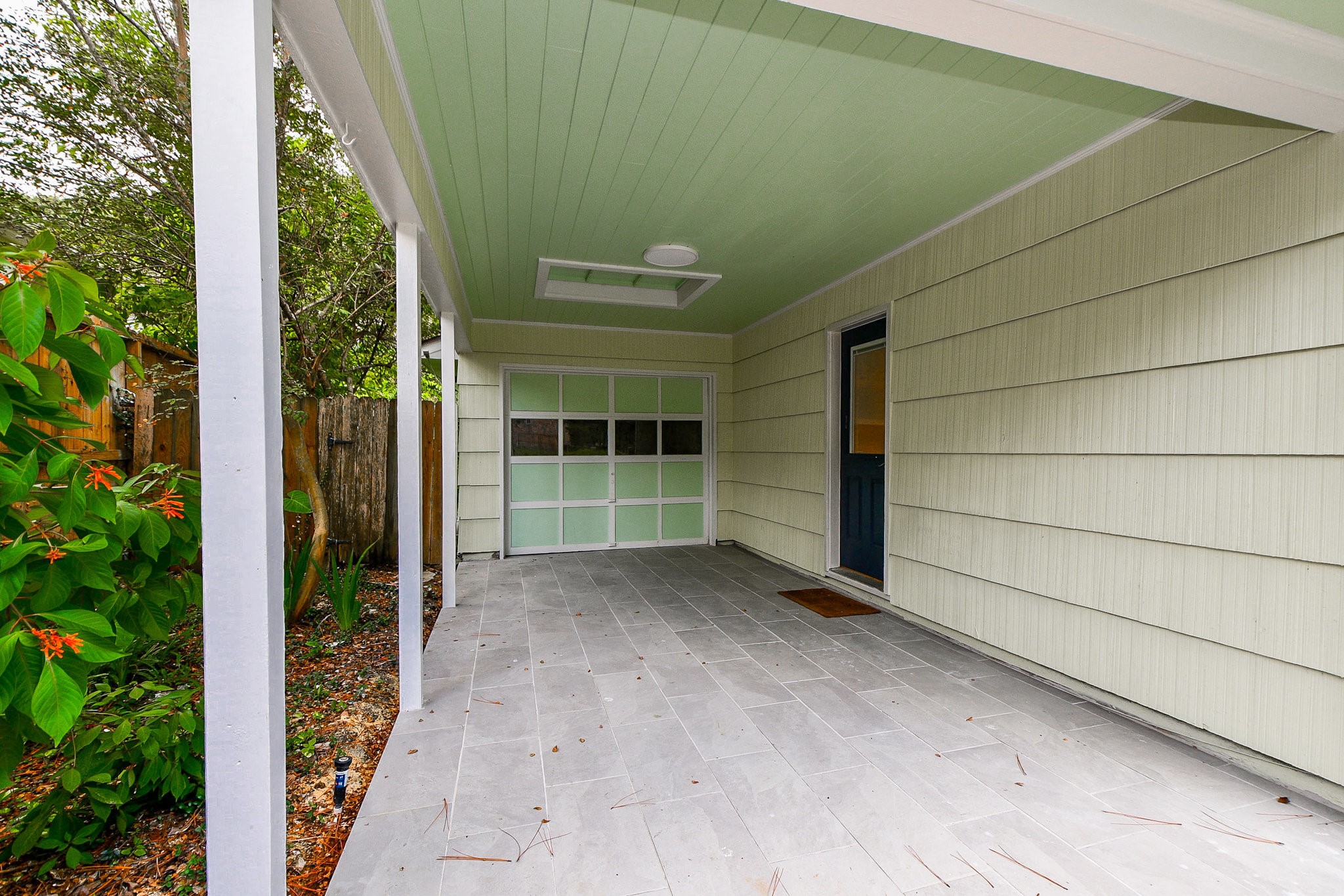 5015 Grape Street Houston, TX 77096 - Photo 26 of 28 a view of a back yard