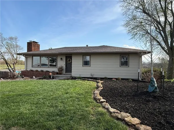 $324,900 | 7106 Lundeen Drive, Country Club, MO 64505