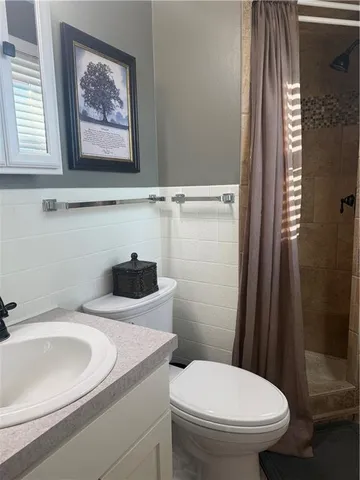 $329,900 | 7106 Lundeen Drive, Country Club, MO 64505