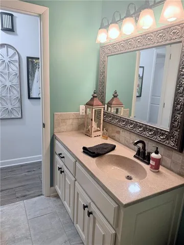 $329,900 | 7106 Lundeen Drive, Country Club, MO 64505