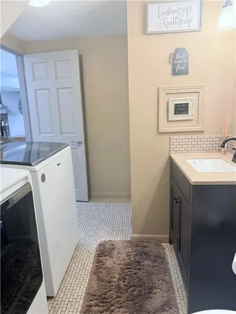 $324,900 | 7106 Lundeen Drive, Country Club, MO 64505