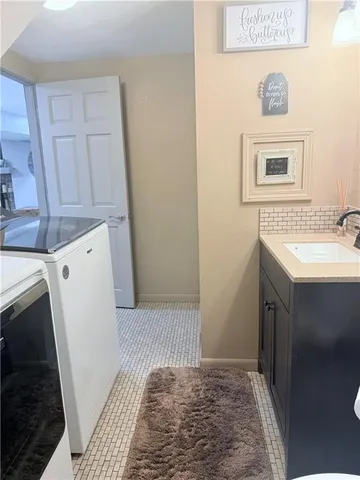 $329,900 | 7106 Lundeen Drive, Country Club, MO 64505