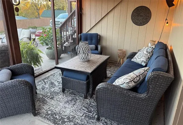 $324,900 | 7106 Lundeen Drive, Country Club, MO 64505