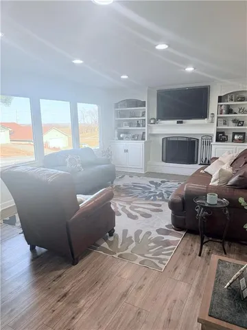 $329,900 | 7106 Lundeen Drive, Country Club, MO 64505