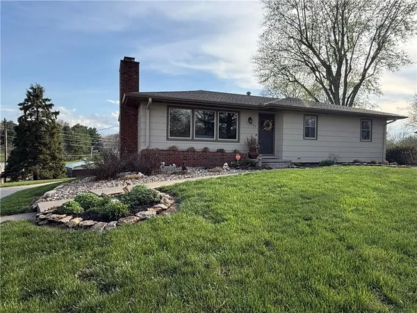 $324,900 | 7106 Lundeen Drive, Country Club, MO 64505