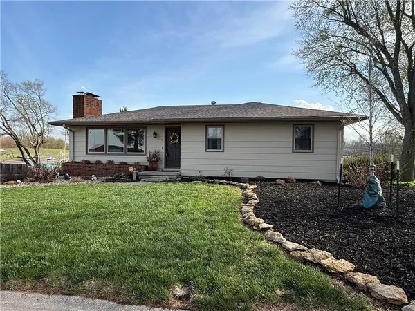 $324,900 | 7106 Lundeen Drive, Country Club, MO 64505