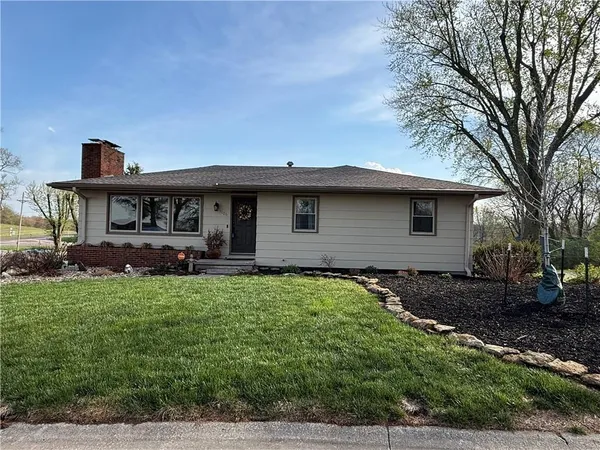 $324,900 | 7106 Lundeen Drive, Country Club, MO 64505