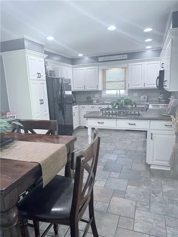 $329,900 | 7106 Lundeen Drive, Country Club, MO 64505