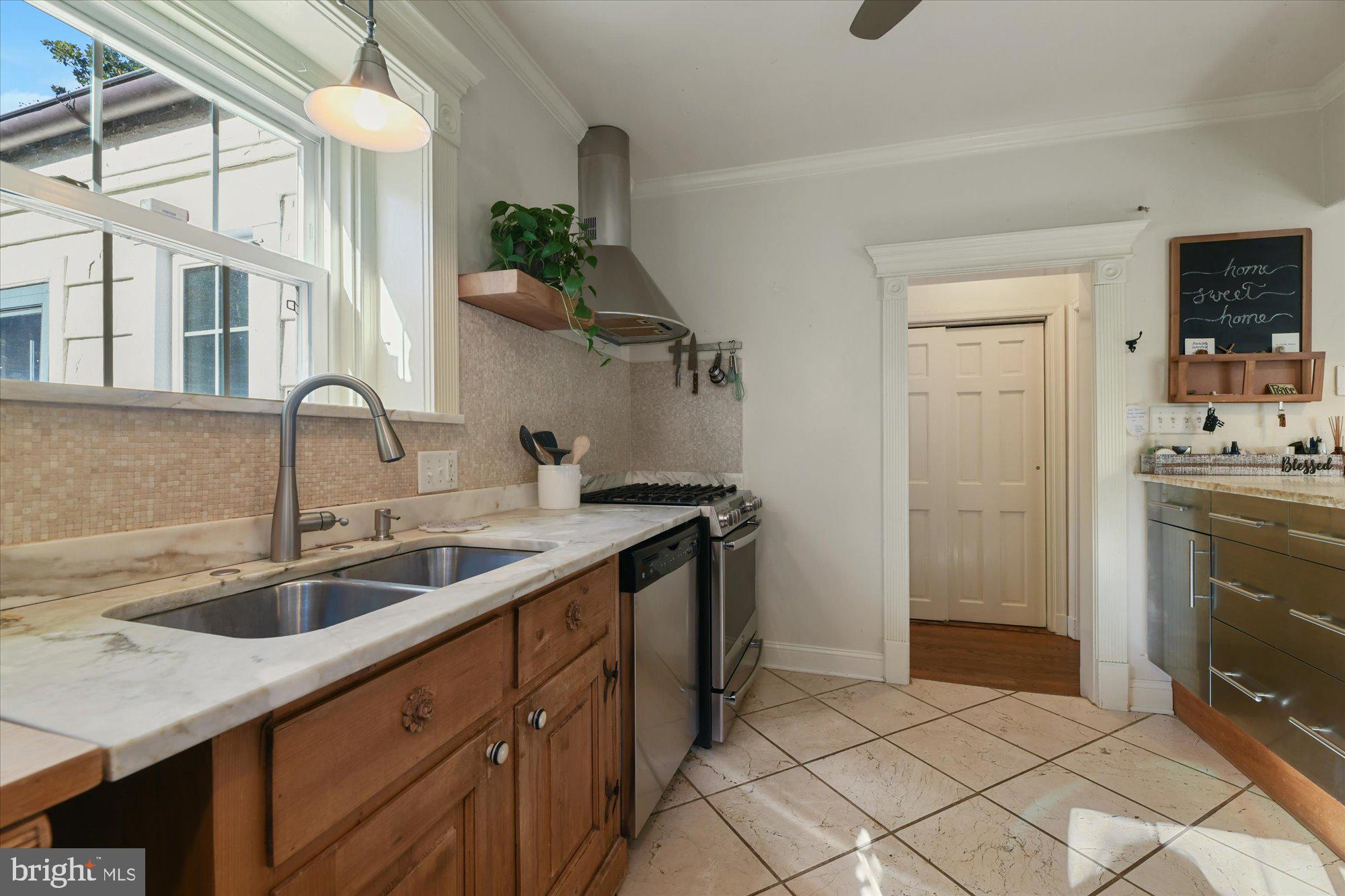 211 Witherspoon Road Baltimore, MD 21212 - Photo 11 of 28 Kitchen