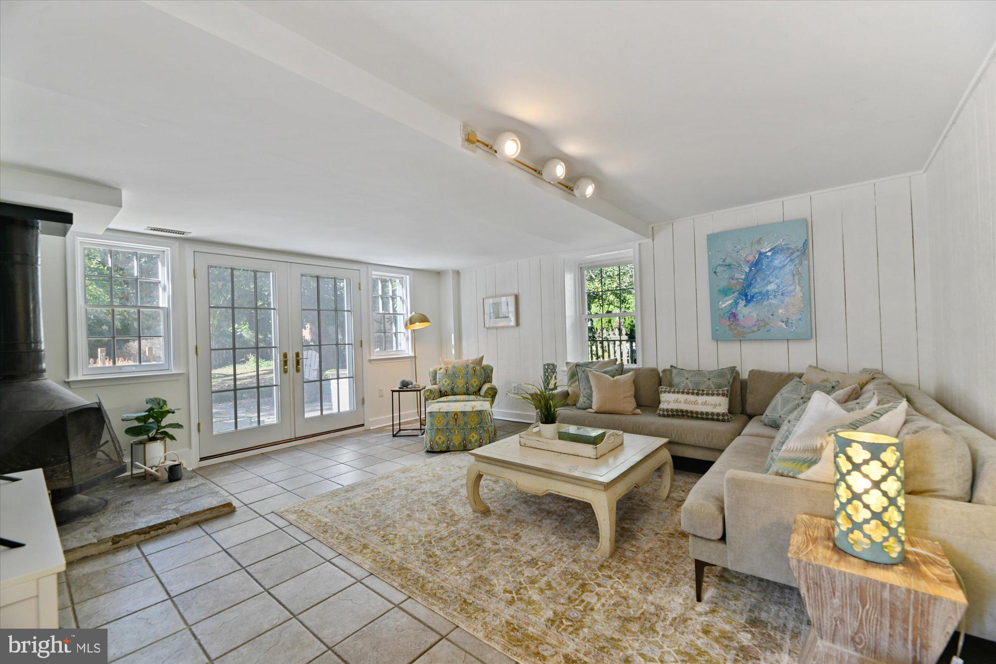 211 Witherspoon Road Baltimore, MD 21212 - Photo 14 of 28 Family room with access to backyard