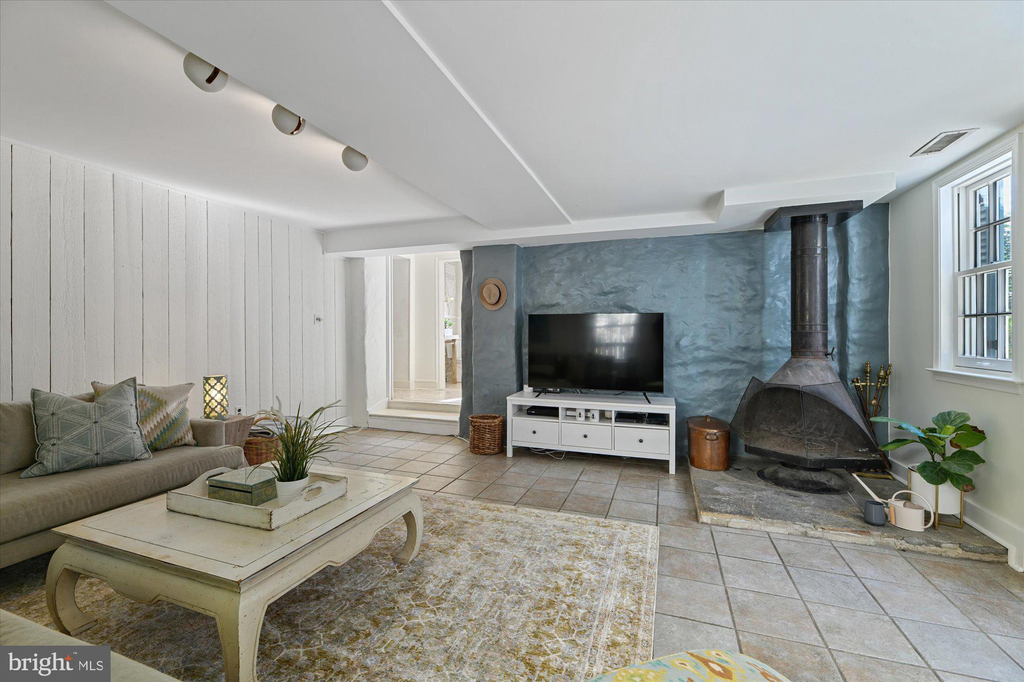 211 Witherspoon Road Baltimore, MD 21212 - Photo 15 of 28 Family room with Malm stove
