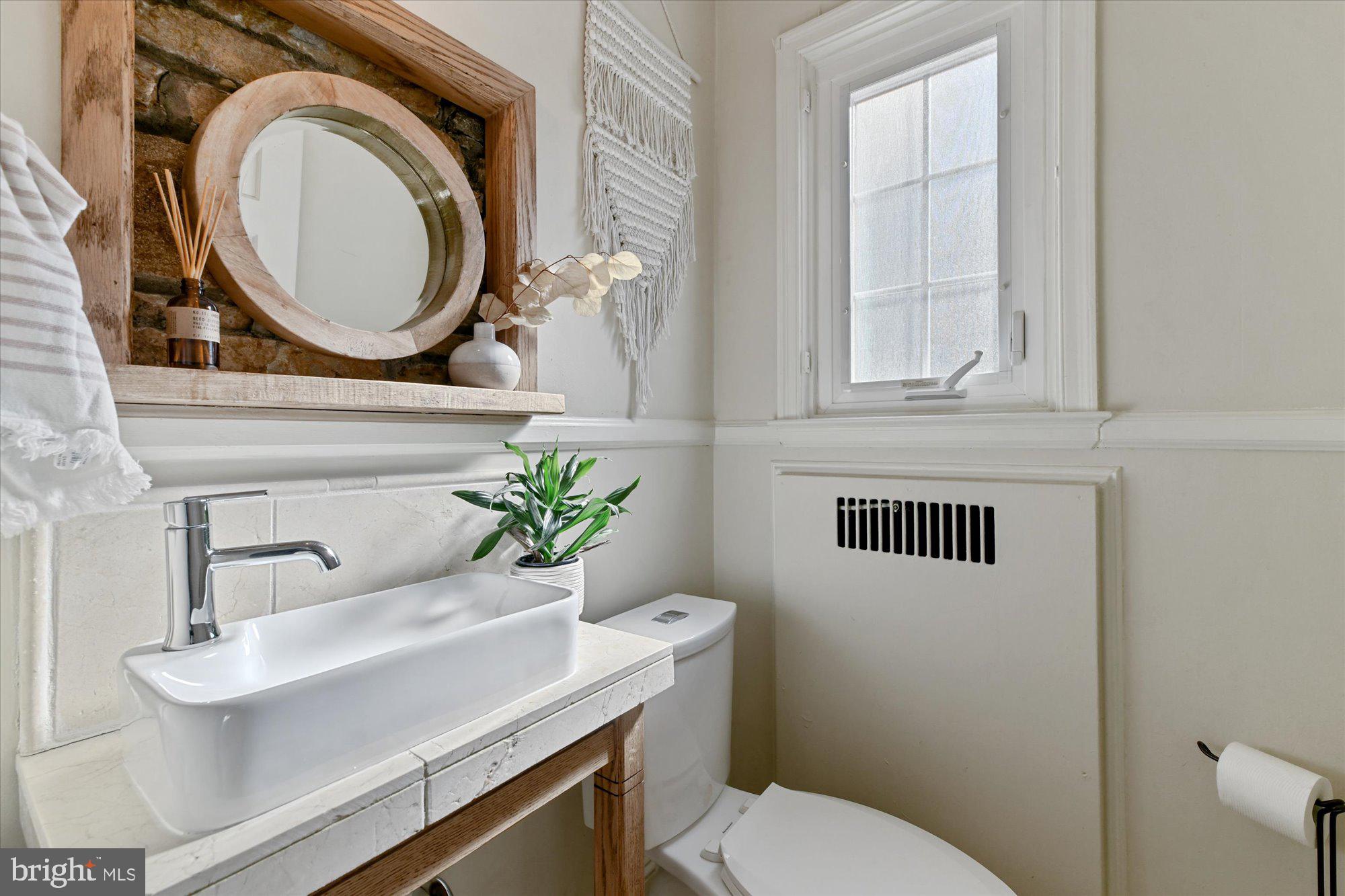 211 Witherspoon Road Baltimore, MD 21212 - Photo 17 of 28 First floor powder room