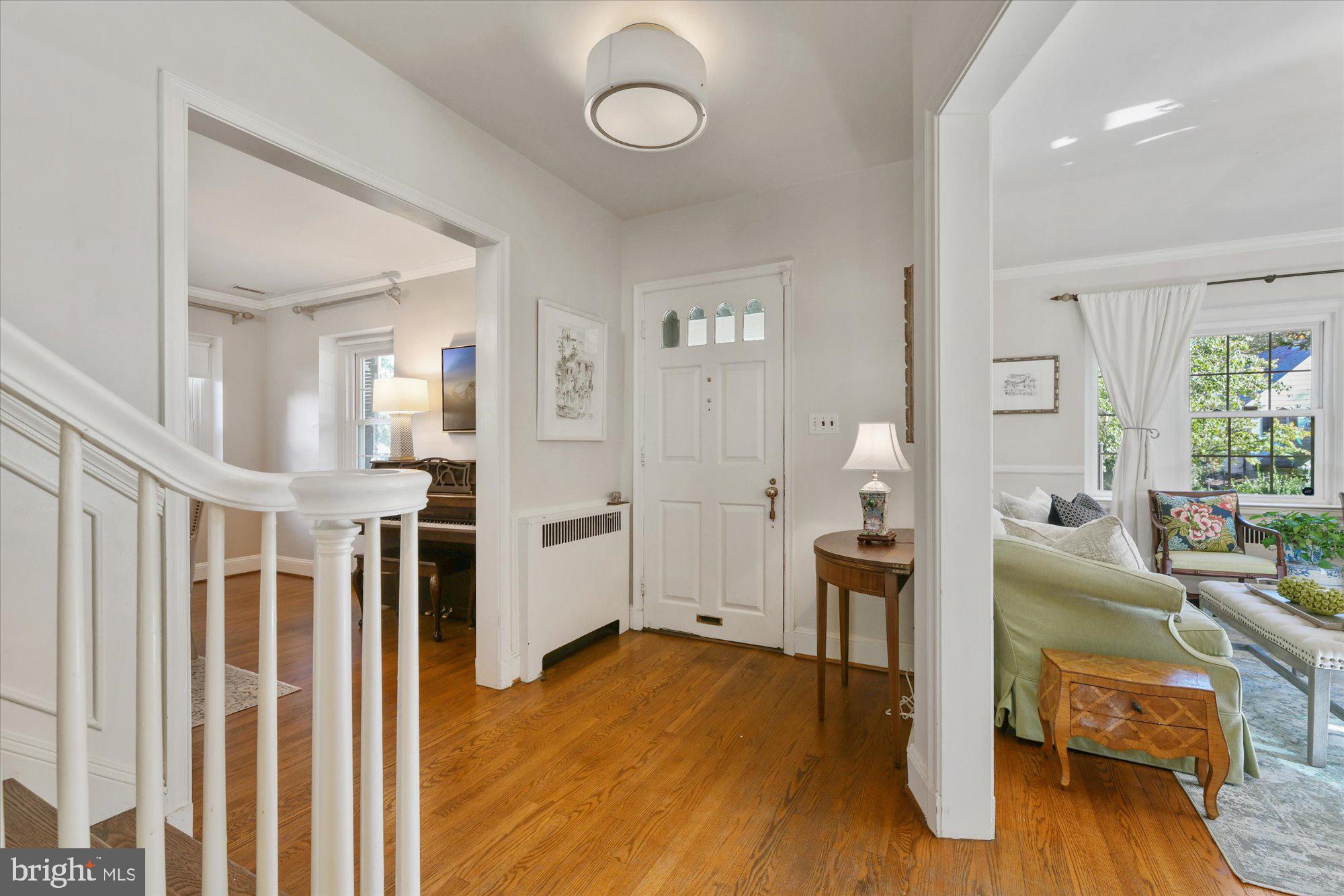 211 Witherspoon Road Baltimore, MD 21212 - Photo 4 of 28 Foyer