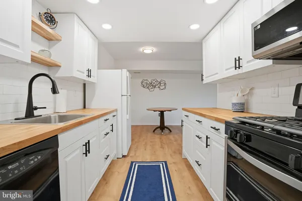 $1,900 | 3750 Clarendon Avenue, Unit 44, Philadelphia, PA 19114