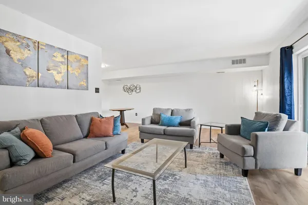 $1,900 | 3750 Clarendon Avenue, Unit 44, Philadelphia, PA 19114