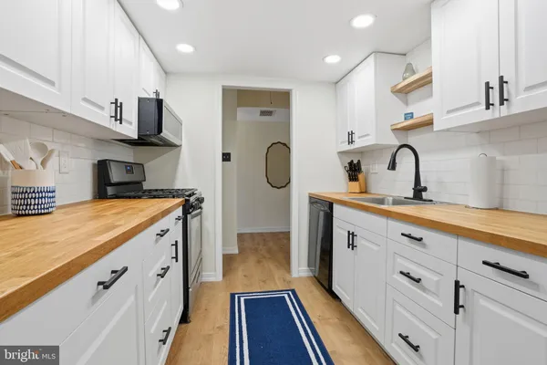 $1,900 | 3750 Clarendon Avenue, Unit 44, Philadelphia, PA 19114