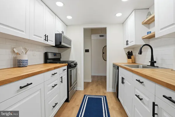 $1,900 | 3750 Clarendon Avenue, Unit 44, Philadelphia, PA 19114