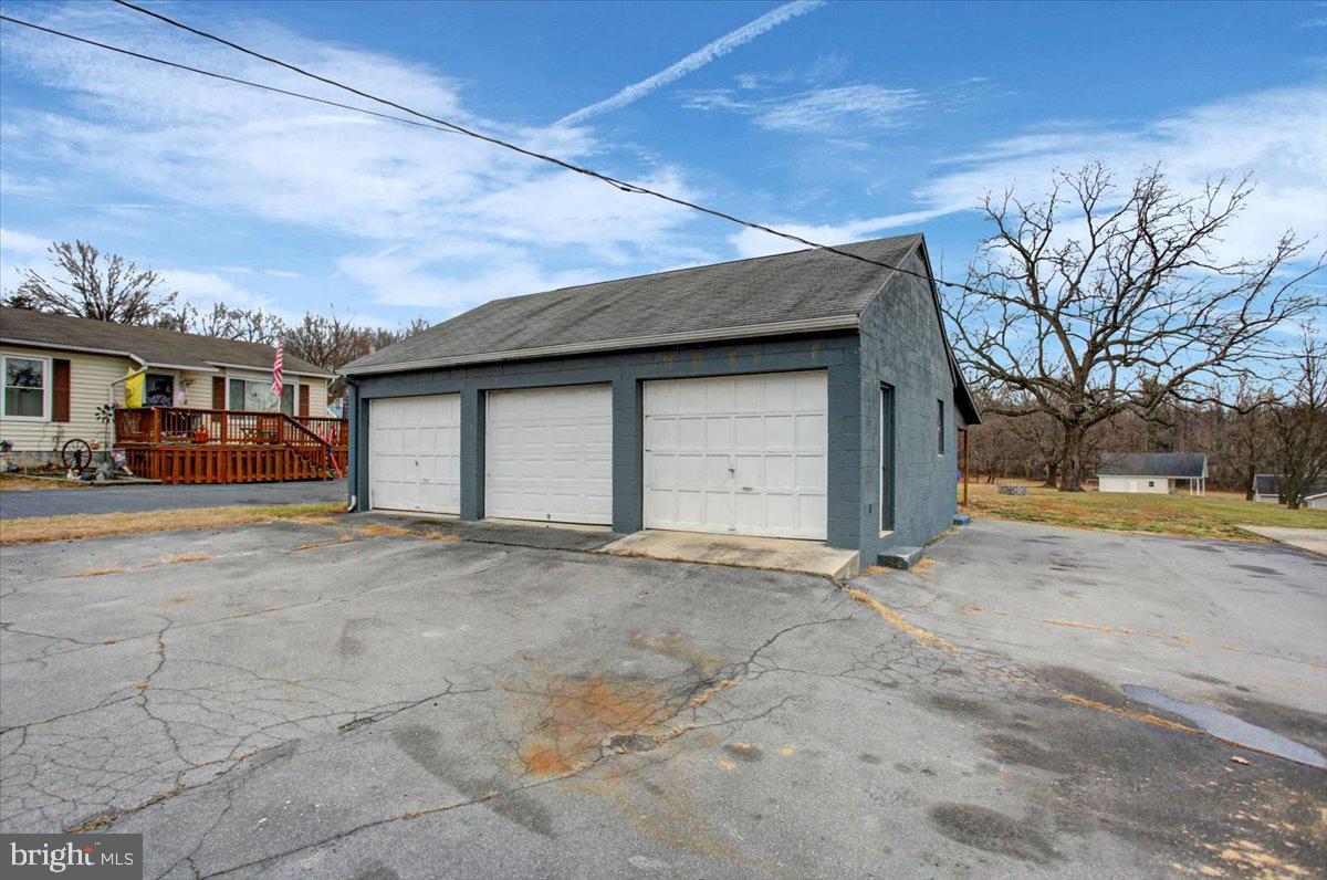930 Coldspring Road Fayetteville, PA 17222 - Photo 4 of 31 Gallery Image 4
