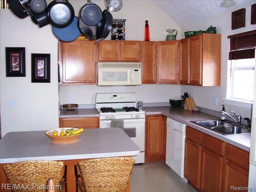 2779 Brewer Road Howell, MI 48855 - Photo 15 of 22 100_6160.JPG