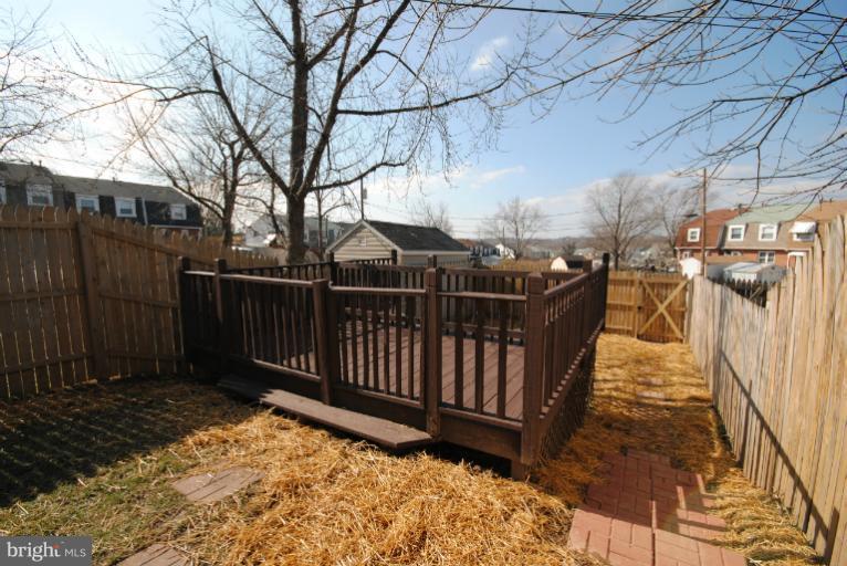 6206 Radecke Avenue Baltimore, MD 21206 - Photo 8 of 22 a view of a pathway of a house