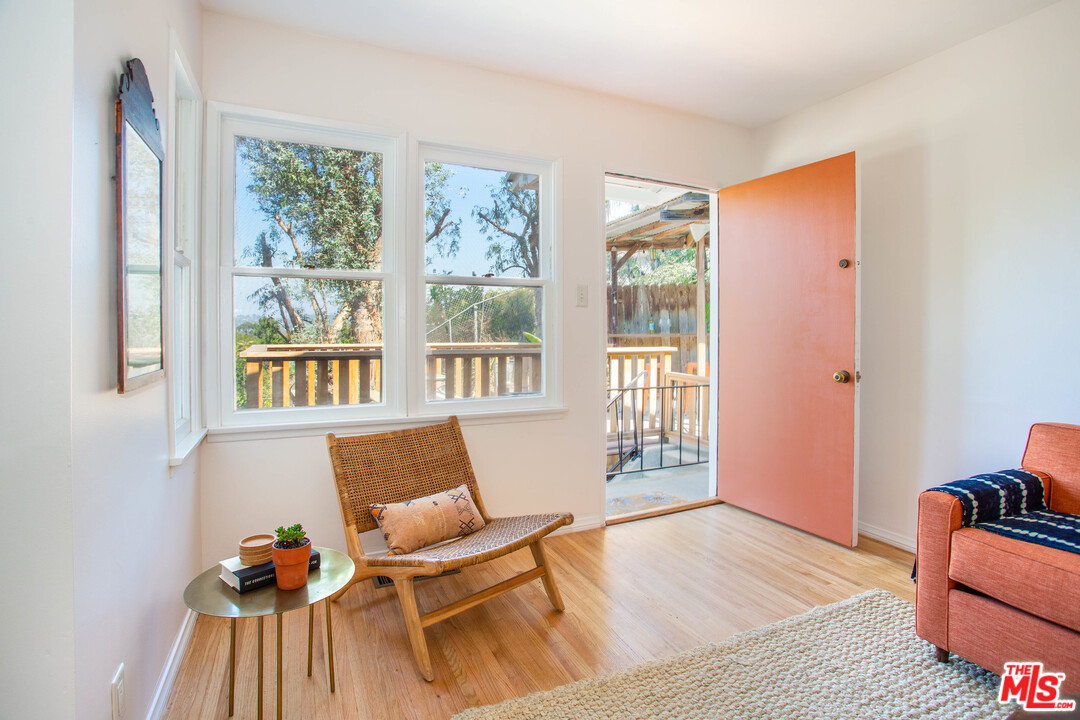 2404 Riverside Place Los Angeles, CA 90039 - Photo 12 of 25 Gallery Image 12