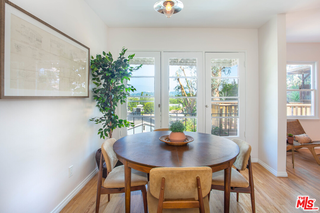 2404 Riverside Place Los Angeles, CA 90039 - Photo 13 of 25 Gallery Image 13