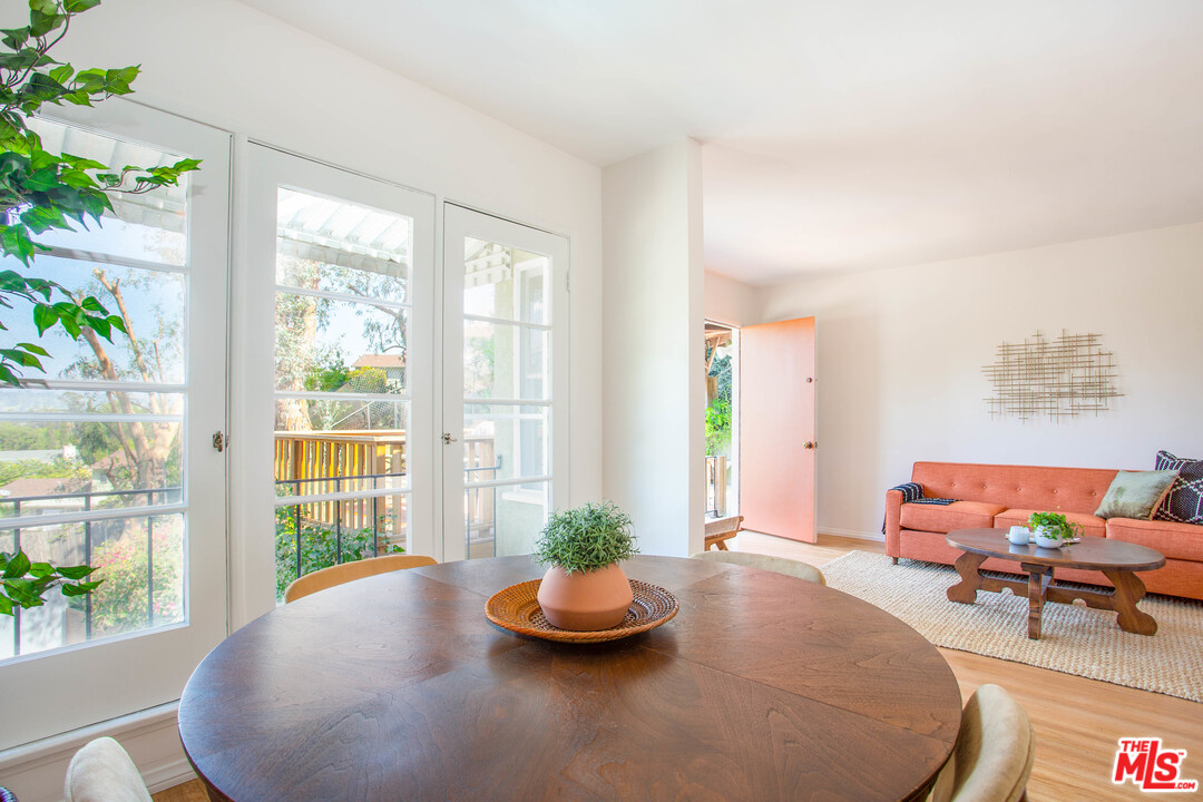 2404 Riverside Place Los Angeles, CA 90039 - Photo 14 of 25 Gallery Image 14