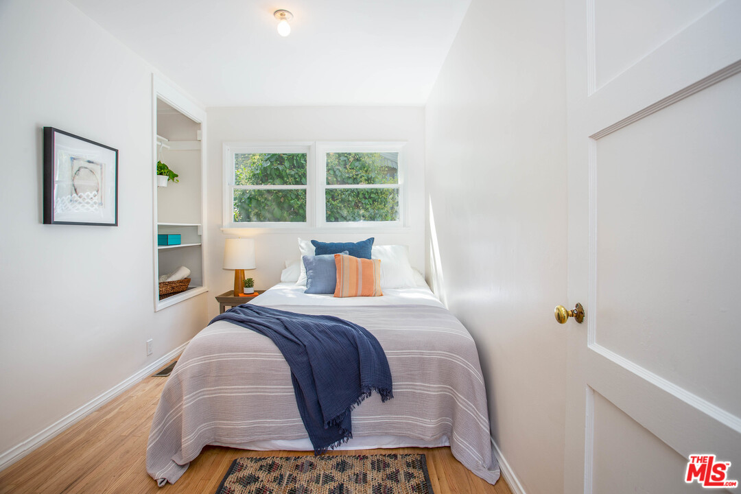 2404 Riverside Place Los Angeles, CA 90039 - Photo 18 of 25 Gallery Image 18