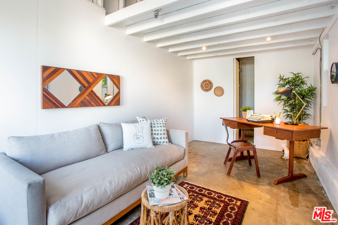 2404 Riverside Place Los Angeles, CA 90039 - Photo 21 of 25 Gallery Image 21