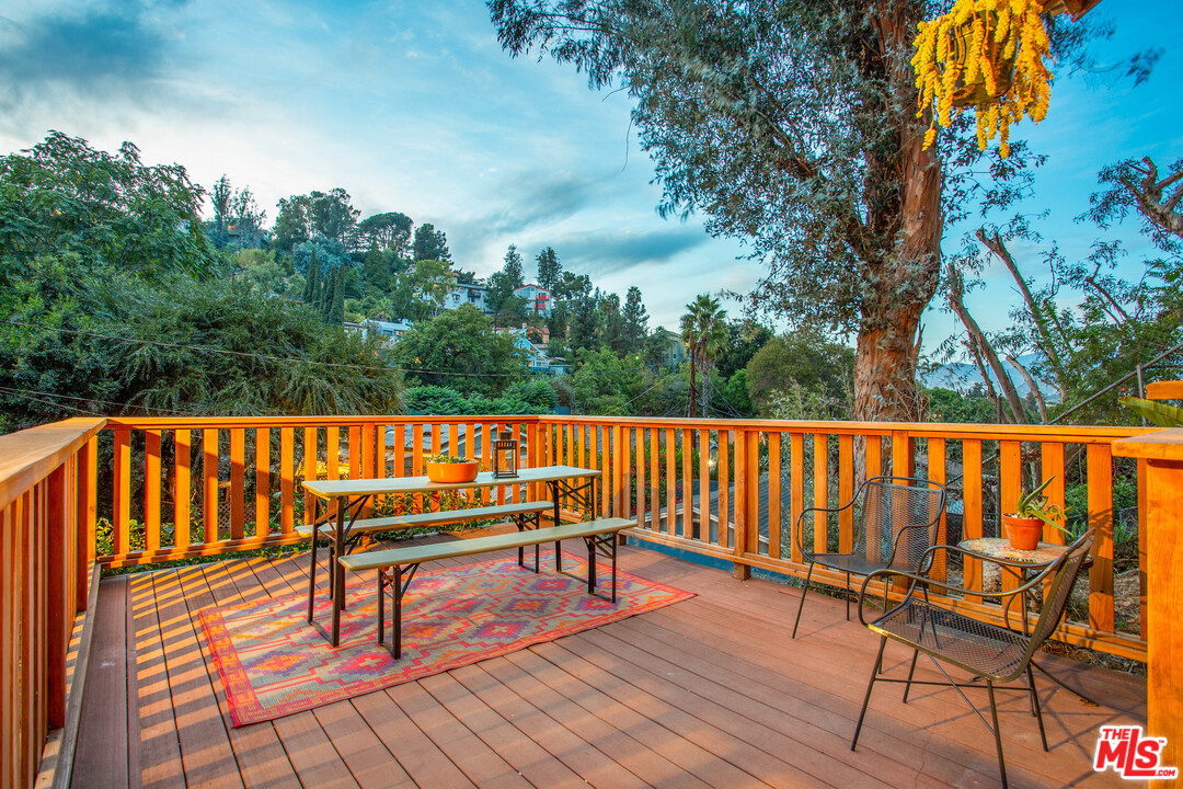 2404 Riverside Place Los Angeles, CA 90039 - Photo 4 of 25 Gallery Image 4