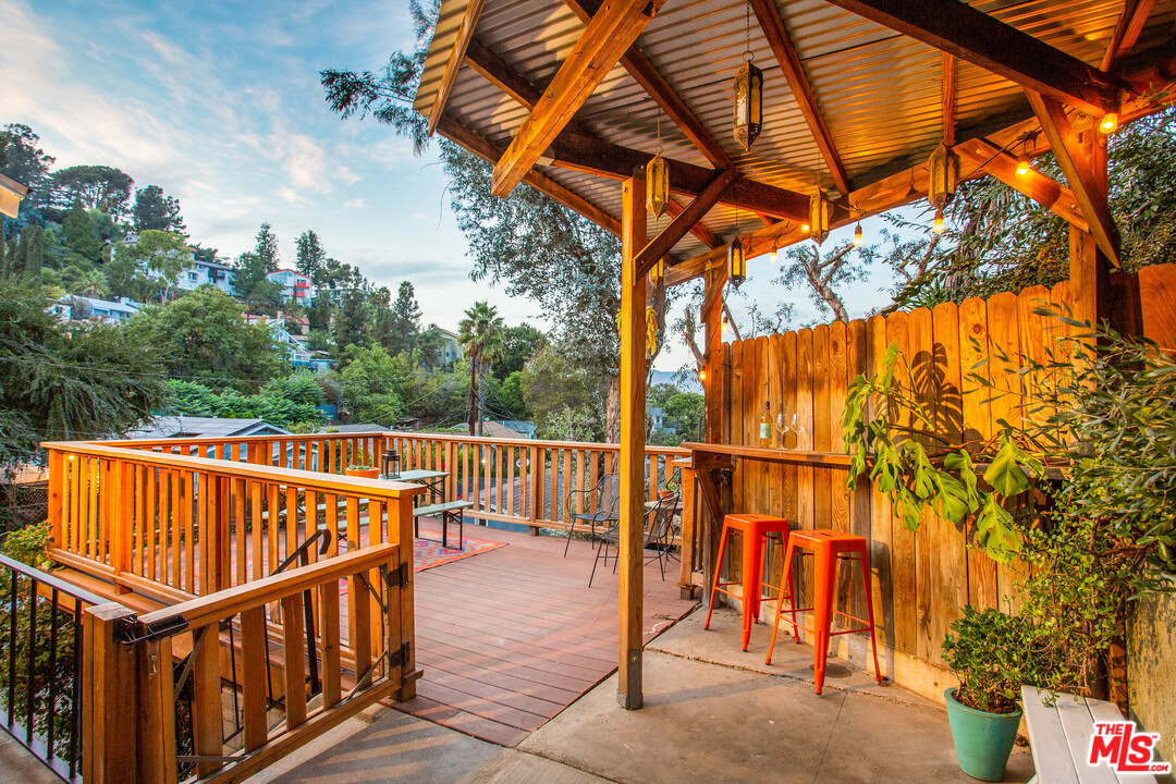 2404 Riverside Place Los Angeles, CA 90039 - Photo 5 of 25 Gallery Image 5