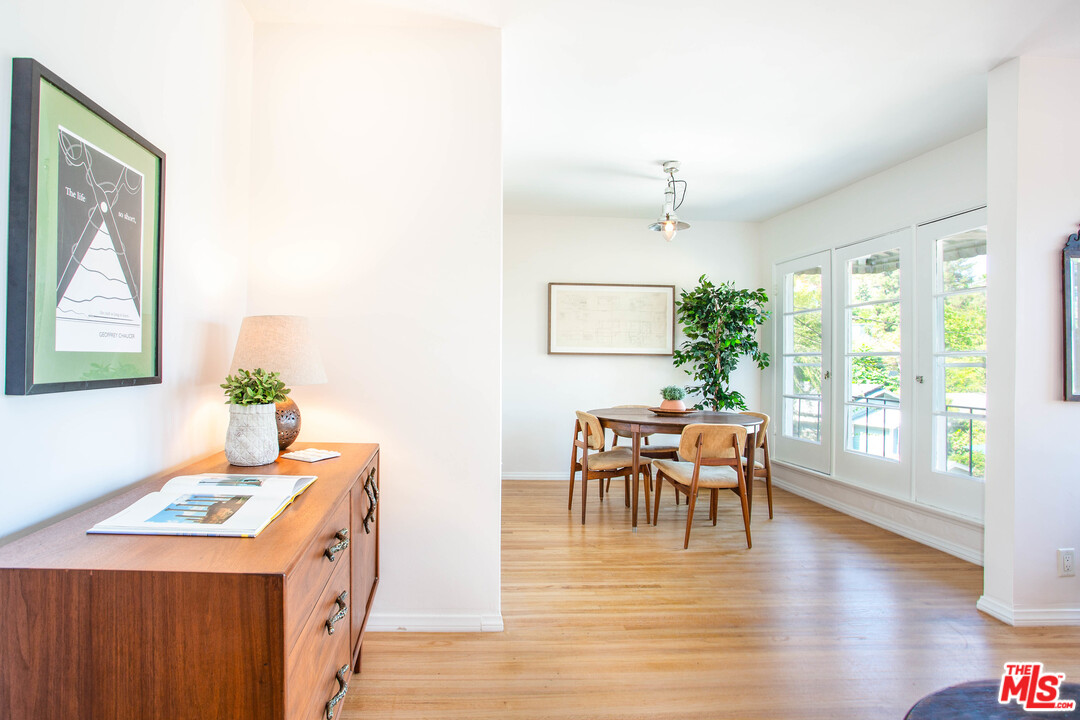 2404 Riverside Place Los Angeles, CA 90039 - Photo 9 of 25 Gallery Image 9