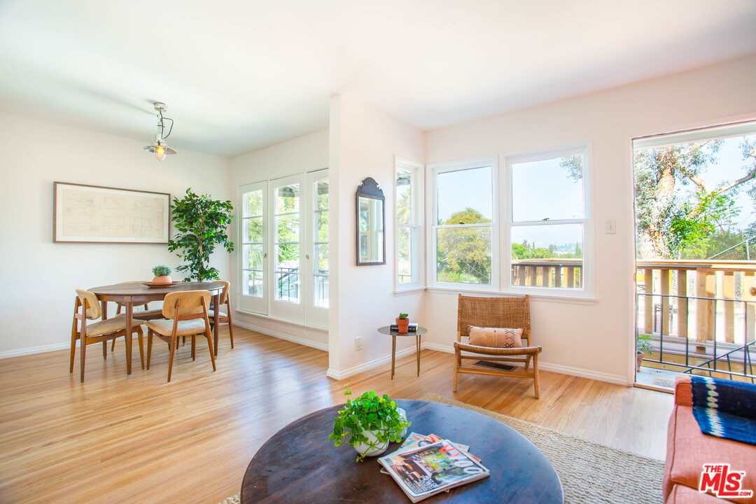 2404 Riverside Place Los Angeles, CA 90039 - Photo 10 of 25 Gallery Image 10