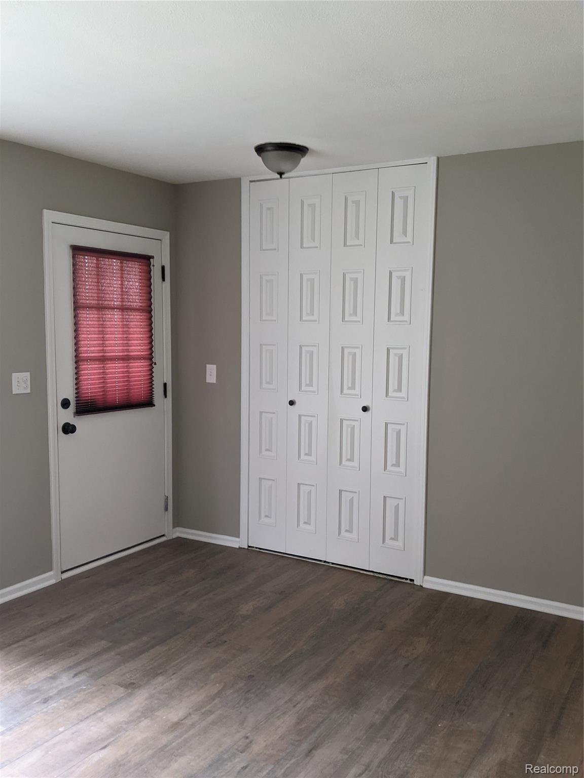 11354 Runyan Lake Road Fenton, MI 48430 - Photo 2 of 23 11354 Runyan Front door.jpg