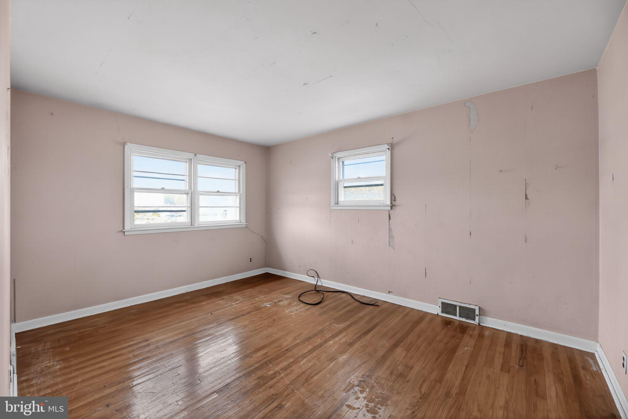 1054 Riviera Road Warminster, PA 18974 - Photo 14 of 28 Gallery Image 14