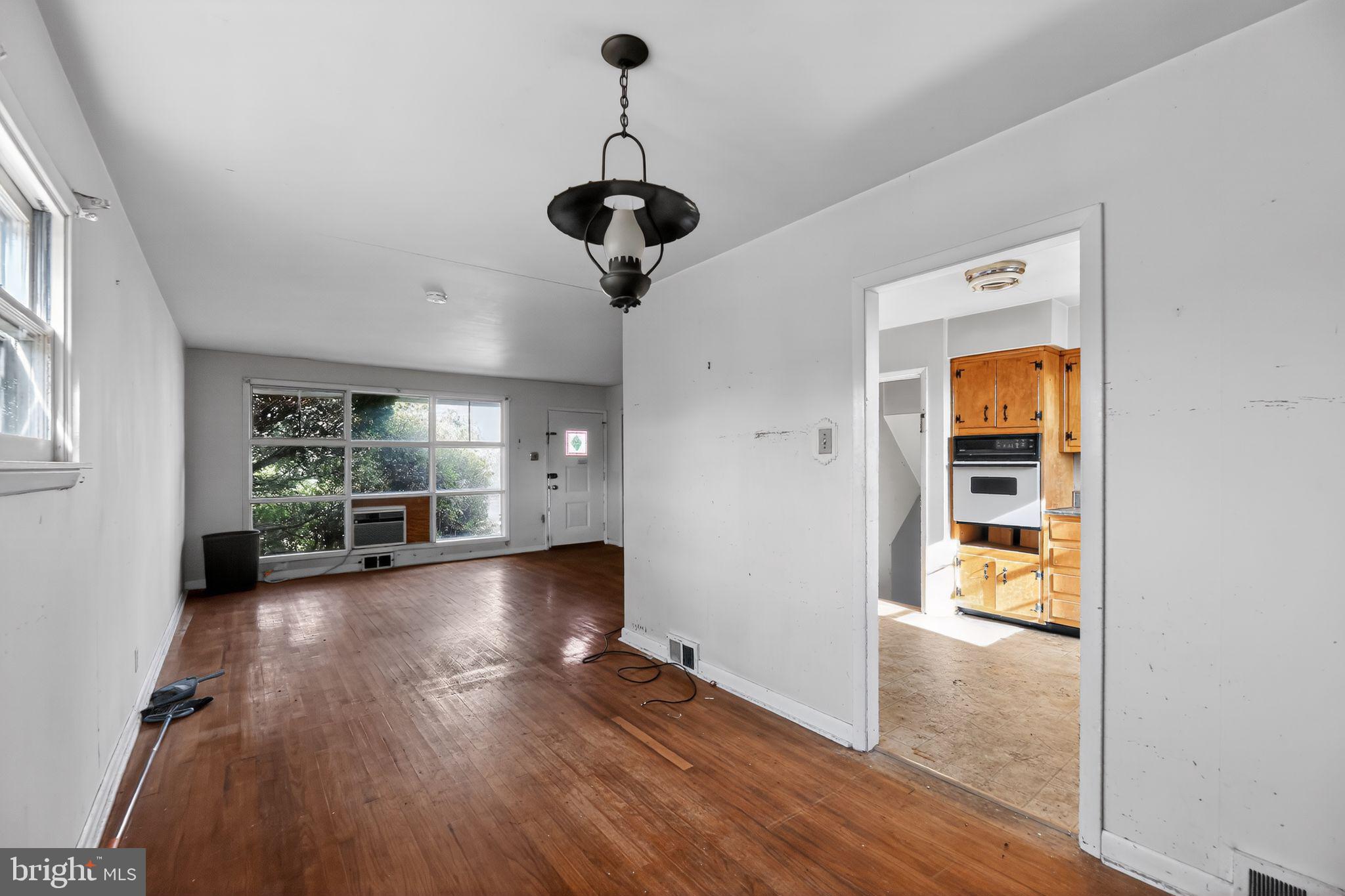1054 Riviera Road Warminster, PA 18974 - Photo 4 of 28 Gallery Image 4