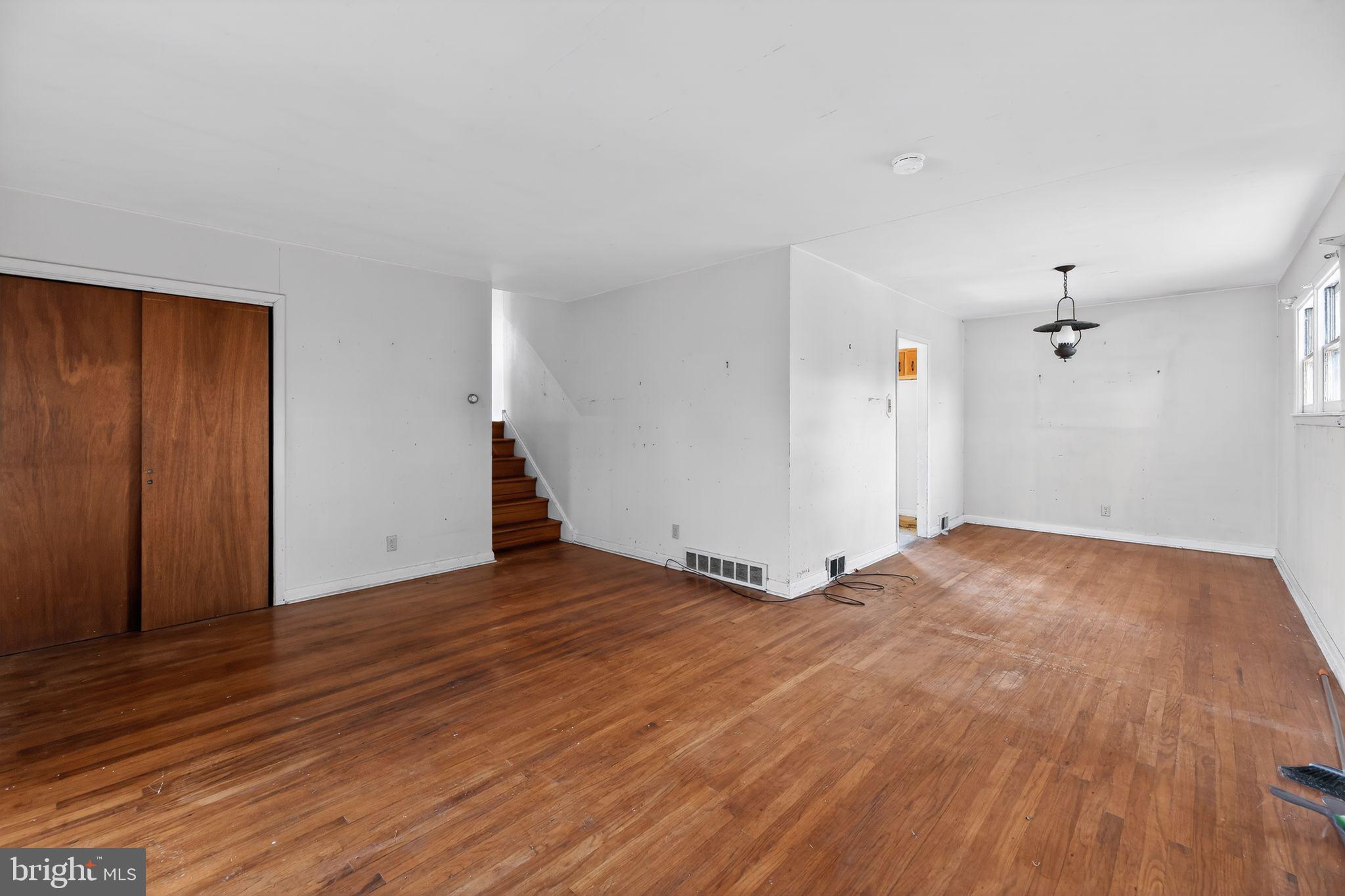 1054 Riviera Road Warminster, PA 18974 - Photo 6 of 28 Gallery Image 6