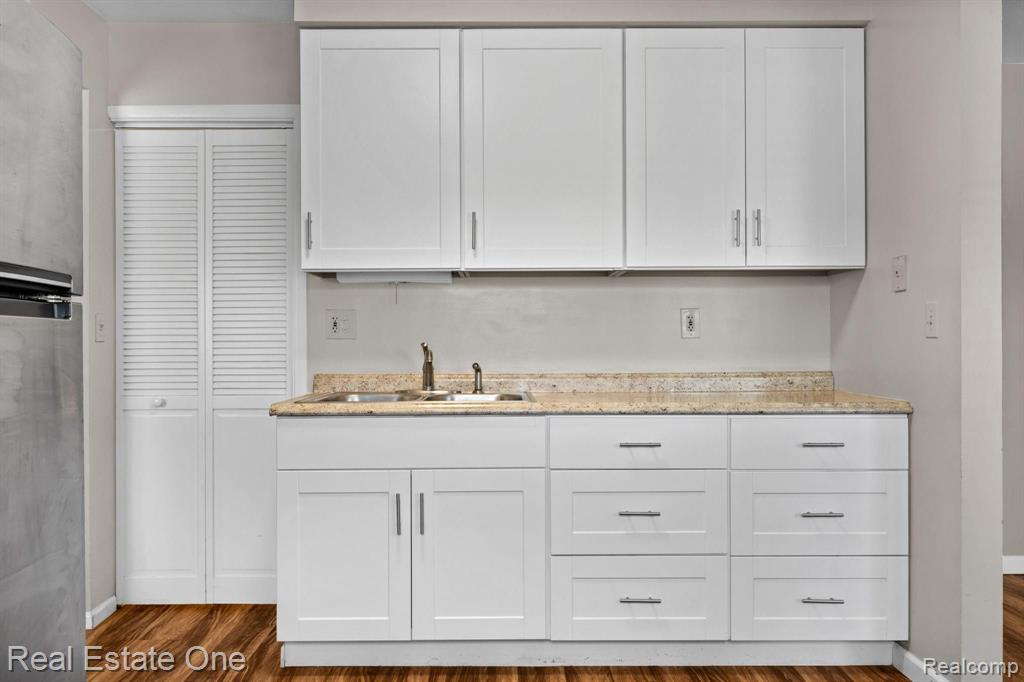 4044 Greenfield Road Berkley, MI 48072 - Photo 8 of 21