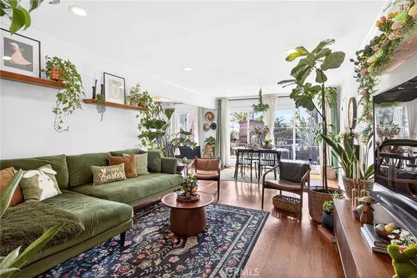 $630,000 | 907 East Ocean Boulevard, Long Beach, CA 90802