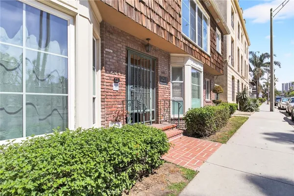 $630,000 | 907 East Ocean Boulevard, Long Beach, CA 90802