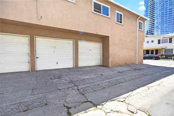 $630,000 | 907 East Ocean Boulevard, Long Beach, CA 90802