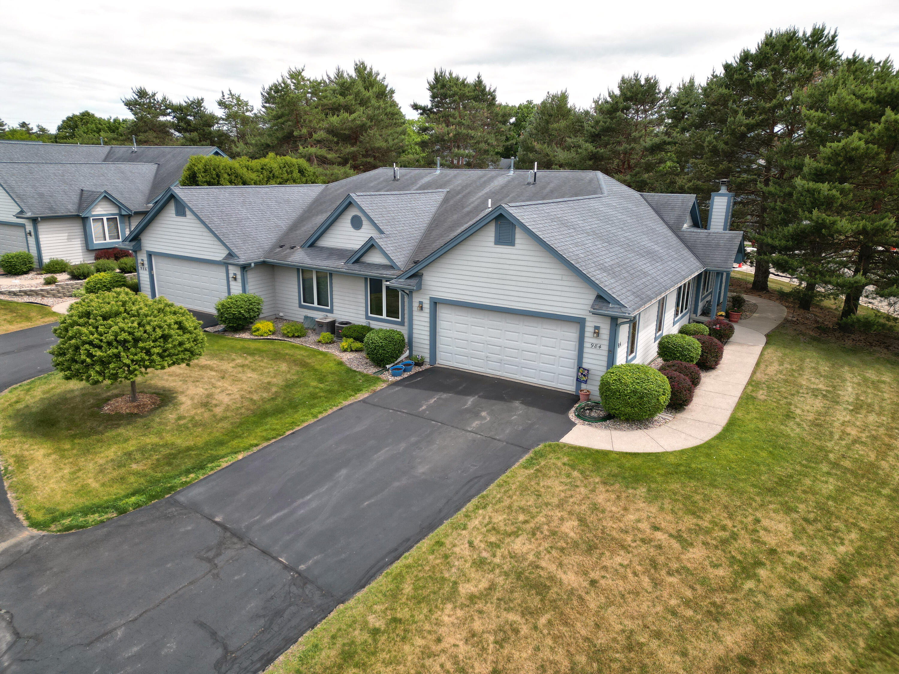 984 Bay View Circle Mukwonago, WI 53149 - Photo 25 of 35 Ariel of Home