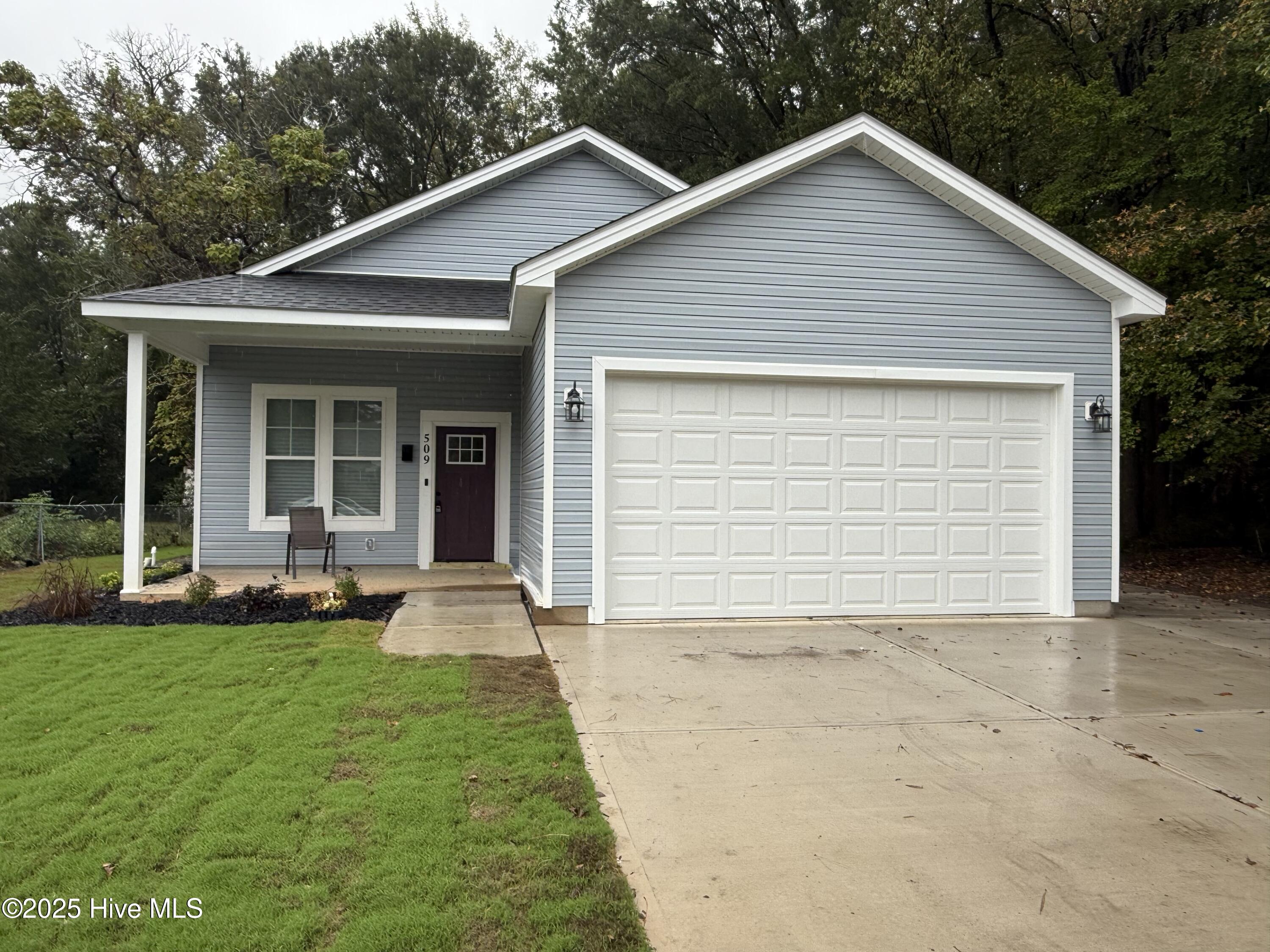 509 East Elizabeth Street Selma, NC 27576 - Photo 2 of 36 IMG_6493