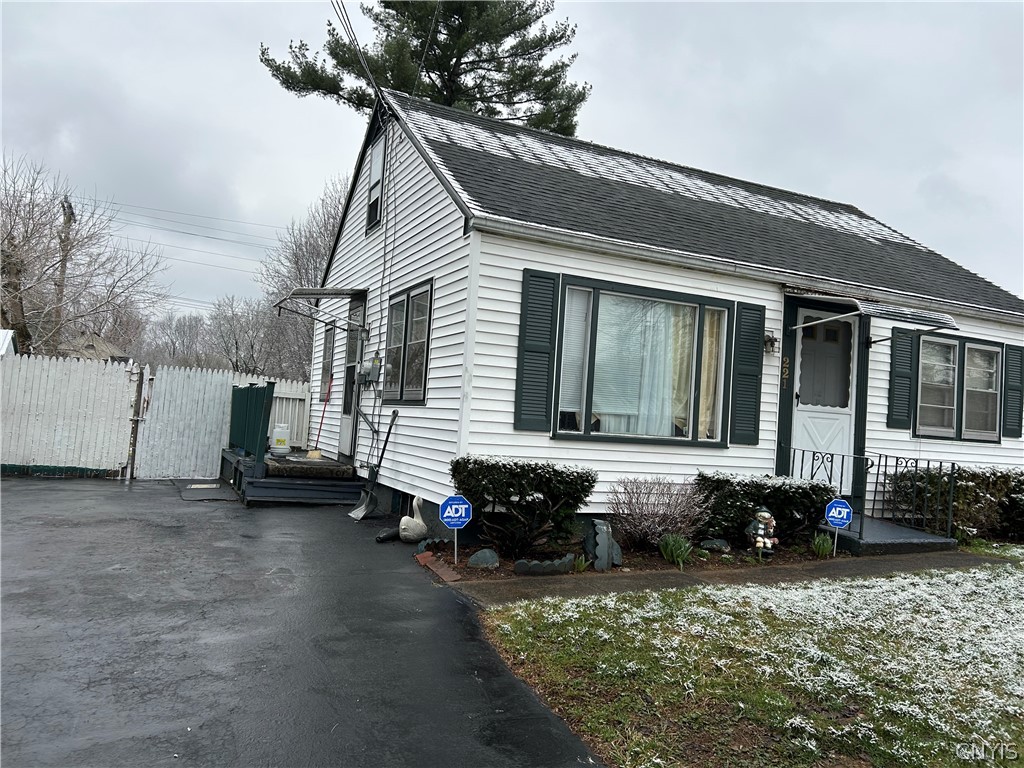 221 Stonefield Road Syracuse, NY 13205 - Photo 2 of 4
