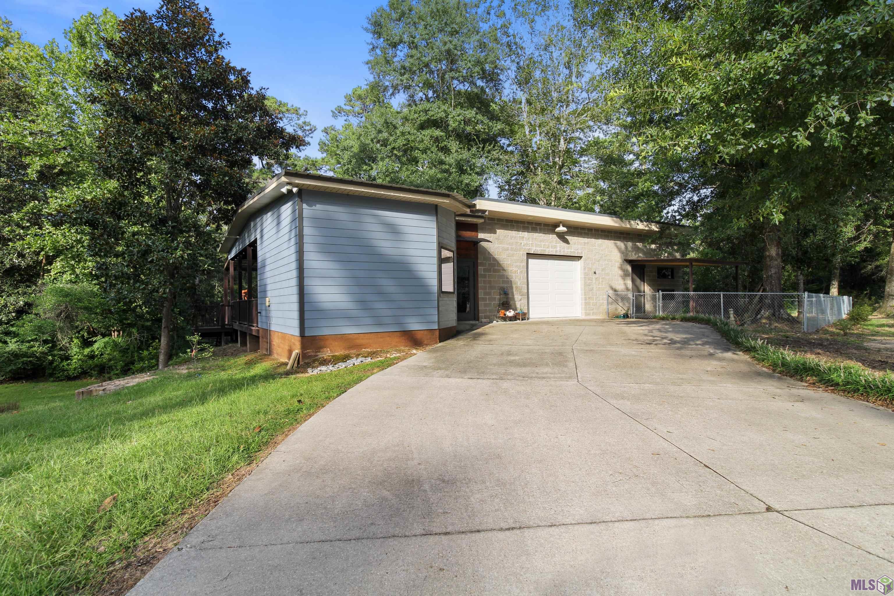 35084 Bend Road Denham Springs, LA 70706 - Photo 2 of 24 Front view